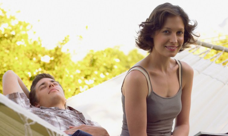 会选一个你爱他多一点的人,还是他爱你多一点的人结婚?