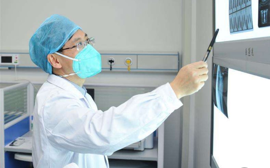 2人篡改核酸检测报告回国,他们将会被如何惩治?