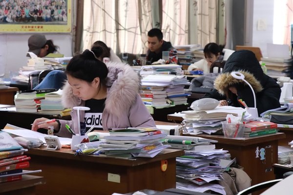 陕西西安一高校全班29人有26人读研，学霸班是如何养成的？