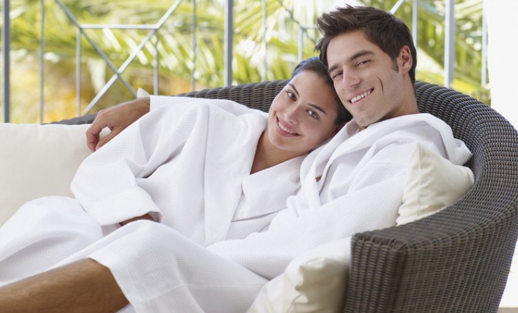 会选一个你爱他多一点的人,还是他爱你多一点的人结婚?