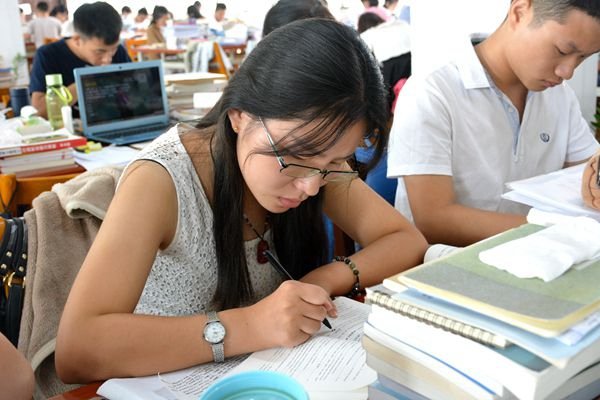 陕西西安一高校全班29人有26人读研，学霸班是如何养成的？