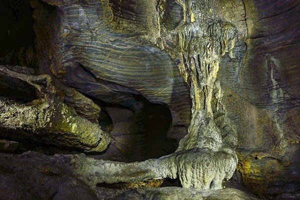 石灰岩洞钟乳石是怎么长出来的？
