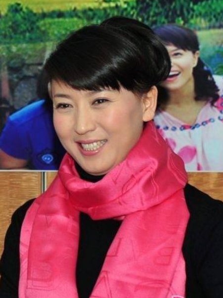 闫学晶自曝离婚已再婚，男方到底有何背景？