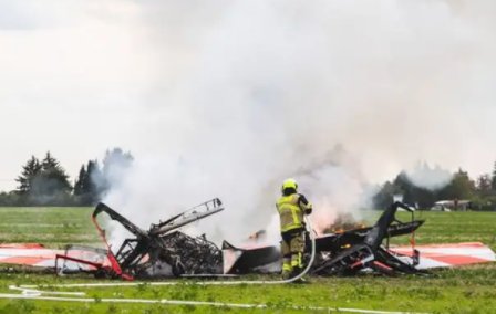 德国两名特技飞行员撞机身亡，事故原因是什么？目前调查情况如何？