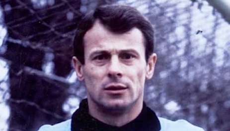 有哪些是守门员直接开球打进的?