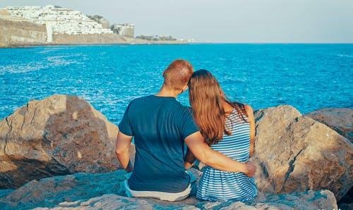 假如一个人给不了另一个人未来，正确的做法是什么？