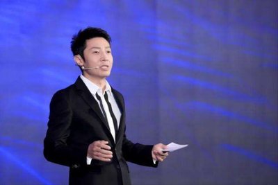 撒贝宁央视主持现场睡着了，会被扣工资吗？