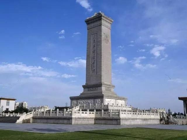 北京27岁女子微博发布丑化英雄烈士言论被刑拘,其行为在法律中如何定性?