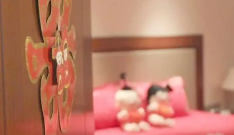 小伙出差被安排住进婚房，提前体验婚礼过程，住在婚房会是什么感觉？