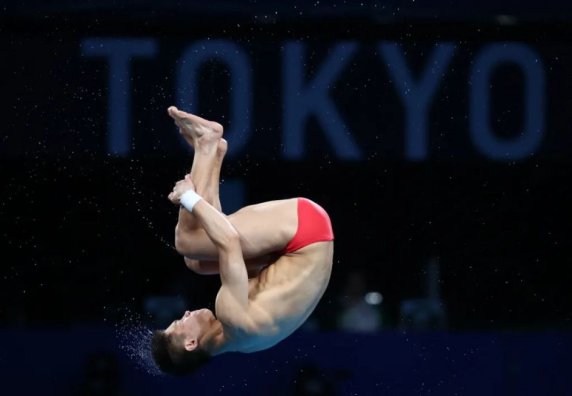 太给力了！中国队第十次包揽金银，是曹缘的最后一跳逆转夺冠的吗？