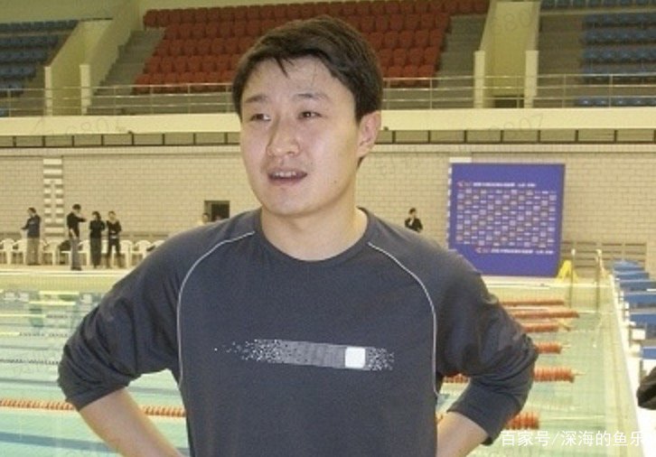 他是郭晶晶的初恋，女儿四个月大的时候意外身亡，妻子至今未嫁，他是谁？？