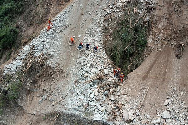 四川泸定医疗专家：情况比想象的严重，因为山多人多，我们能为其做点什么？