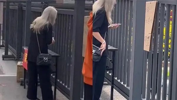 外国女子与快递小哥对话乐翻网友，两人竟都在努力说外语，到底咋回事？