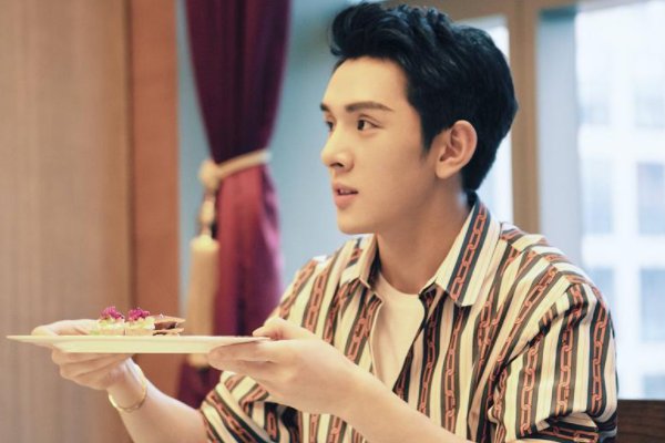 南昌大学称李佳琦系提前离校，他提前离校的原因是什么？