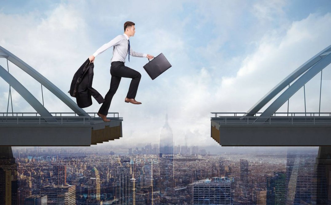 在公司里，老板把员工当奴隶，随意发脾气，要不要考虑辞职呢？