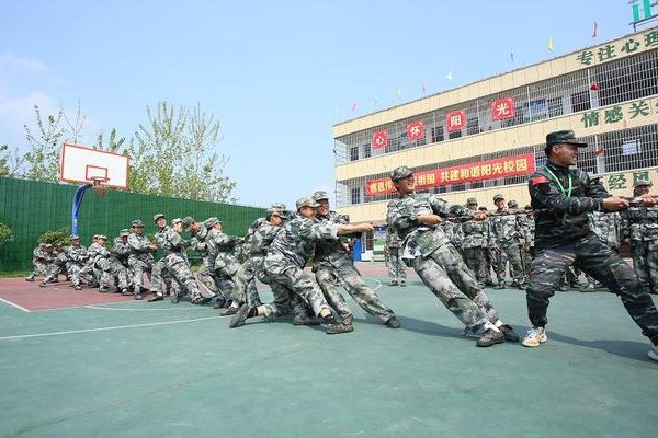 封闭式管理学校是什么意思