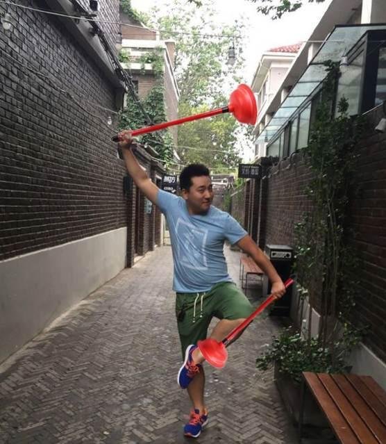 请大神把我P得更帅气一点 看PS大神怎么恶搞你