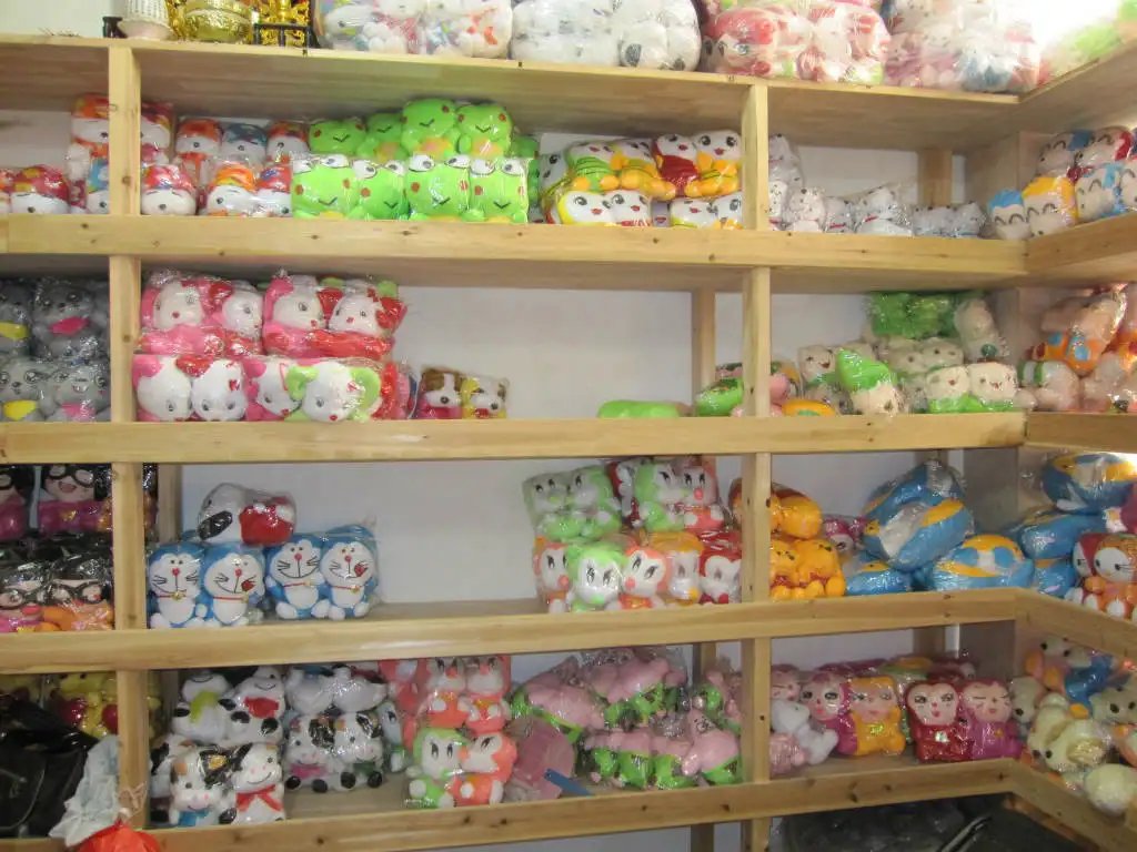 中年男子迷上公仔舍不得买偷4个，老板被气笑了！男子此举会被如何定性？