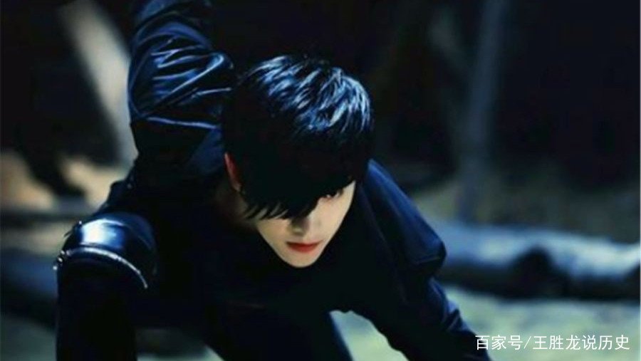 《盗墓笔记》七星鲁王宫里小哥为什么对棺材下跪？