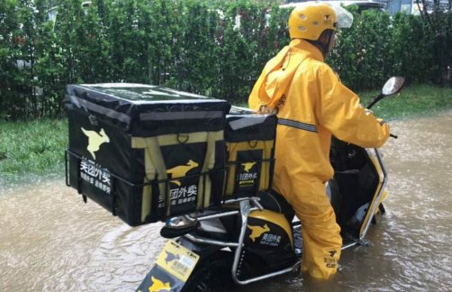 如何看待外卖小哥载交警一路猛追酒驾男一事？