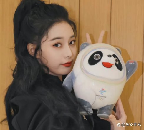 黄子韬朋友圈头像曝光，疑和旗下女艺人恋爱，你怎么看？