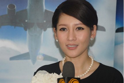 她被曝与冯小刚有绯闻后与老公离婚，半辈子游历情场，现还单身，是谁呢？