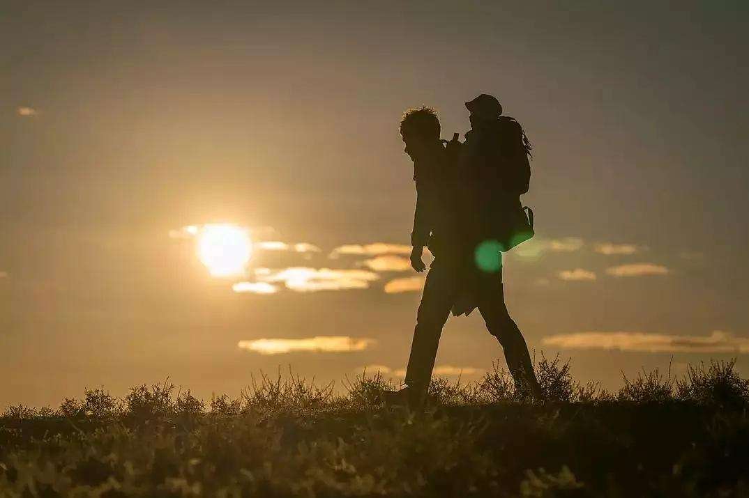 哪有什么岁月静好，不过是有人替你负重前行