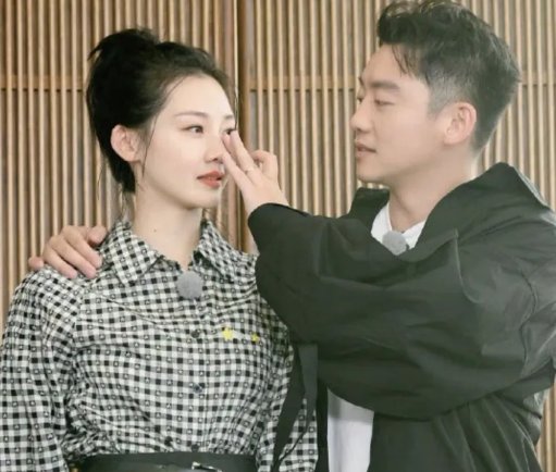 苗苗晒与女儿亲子时光，郑恺全程陪同变身超级奶爸，他们是如何相识相爱的？