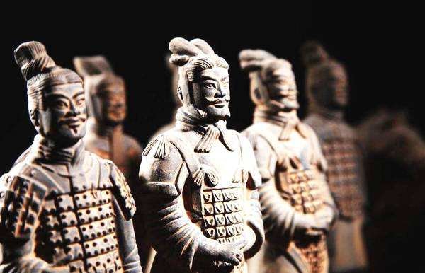 秦始皇陵是怎么发现的呢？