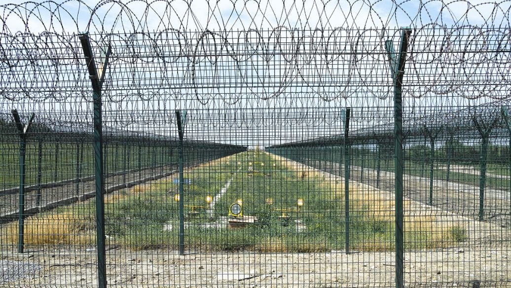 有人发布视频称苏州高速连夜加装刀片防护网，这样的防护网是否有违规定？