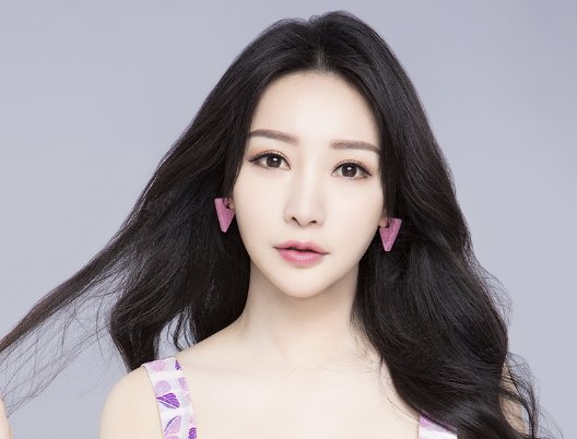 曾经一度爆红的柳岩，现在为什么被排挤了？