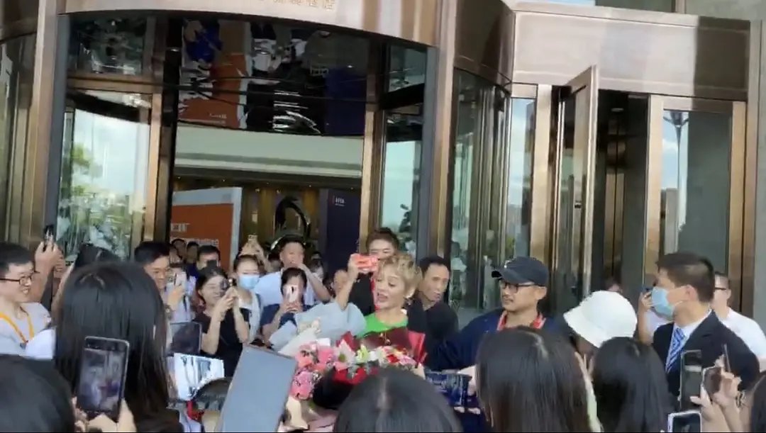 宁静粉丝戴哪吒面具应援,哪吒面具有何寓意呢?