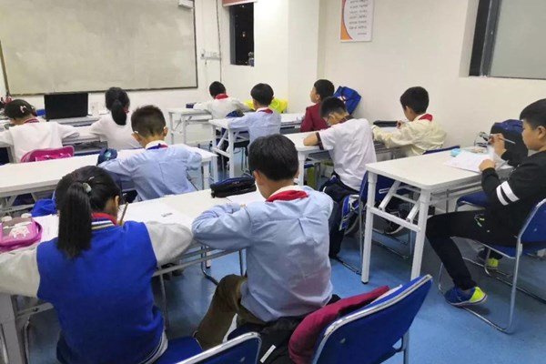 邵志豪建议让学生在校内完成家庭作业,你支持这一建议吗?