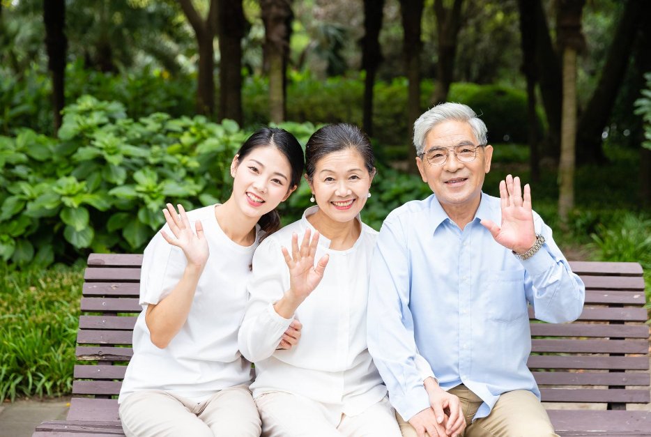 姚策妻子回应曾拉黑养母,你觉得如何处理婆媳关系?