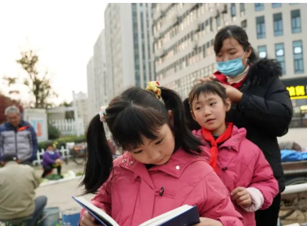 杭州一对双胞胎姐妹玩捉迷藏捡20万现金，这笔钱最后物归原主了吗？