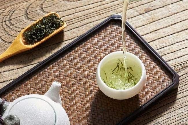 根据茶叶的外形色泽或汤色命名，茶叶大致可分为哪些种类？