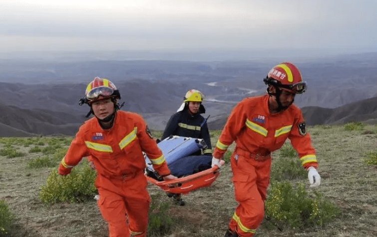 马拉松遇难者女儿通过视频认出父亲，这名女儿对比赛提出了怎样的质疑？