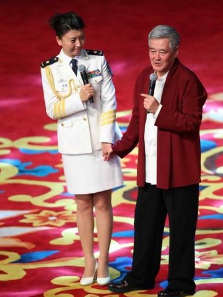 闫学晶自曝离婚已再婚，男方到底有何背景？