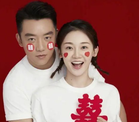 苗苗晒与女儿亲子时光，郑恺全程陪同变身超级奶爸，他们是如何相识相爱的？