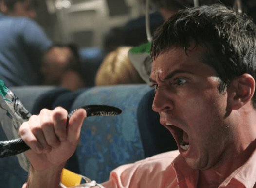 美国一航班惊现活蛇乘客尖叫连连，究竟是如何上飞机的？