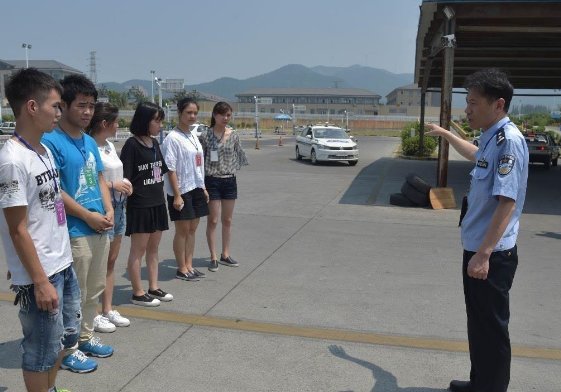 一男子为获得驾照考192次仍未通过,为何驾照考试对某些人来说很难?