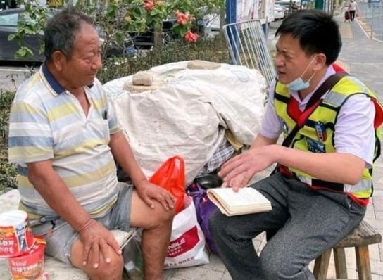 深圳流浪街头的破产董事长已被儿子接回，这位董事长会不会想东山再起？