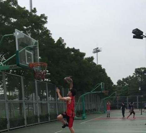 请大神把我P得更帅气一点 看PS大神怎么恶搞你