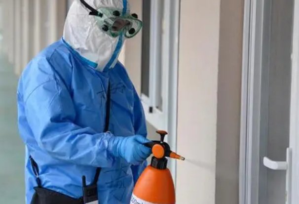 哈尔滨大白撬开蛋糕店大门做消杀工作,此事引发了怎样的误会?