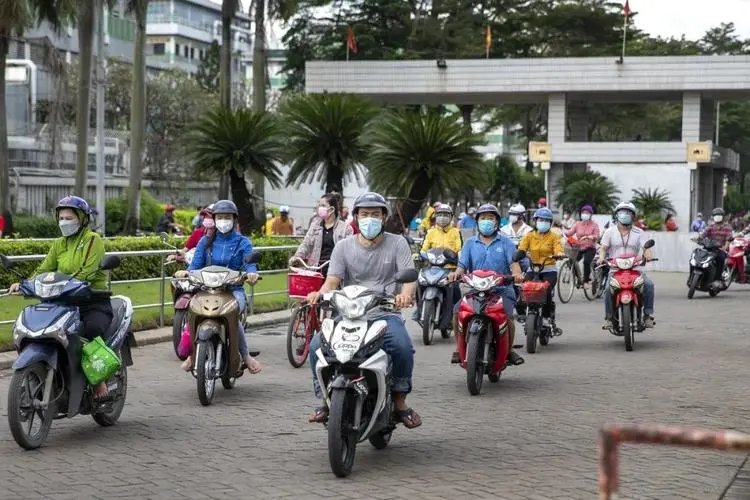 越南上百万工人逃离工厂，这背后的原因是什么？