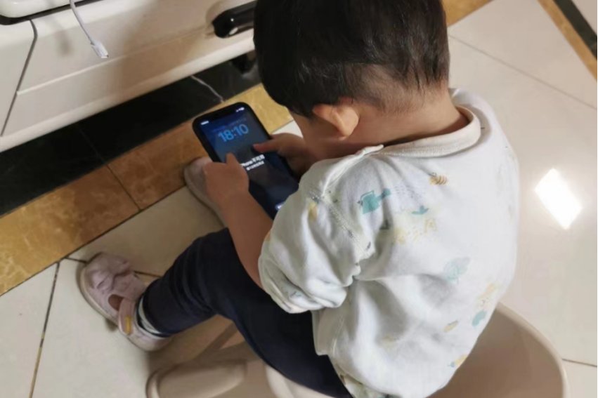 学龄儿童每天使用电子产品时间不宜超过多长?