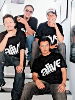 阿当的抉择的Alive乐队成员档案