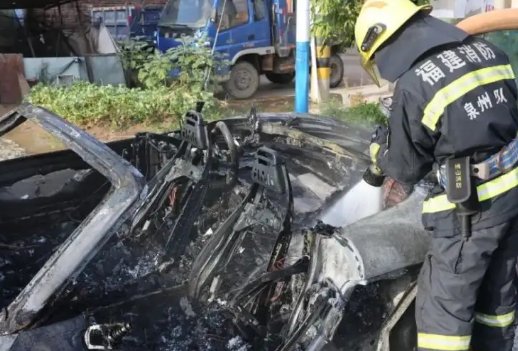 保时捷起火，车主死亡疑留千万家产，他到底有何来头？