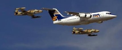 国航一航班突降千米，乘务员受伤，突降的原因是什么？