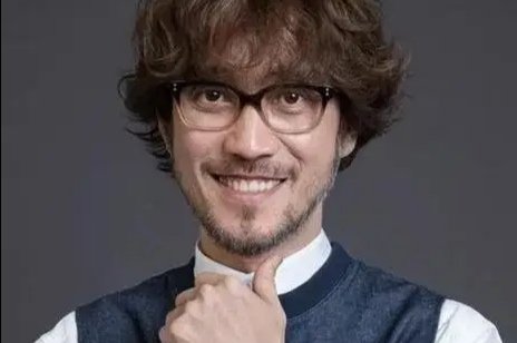 周传雄重返舞台被新人点评引发争议,这究竟是怎么一回事?